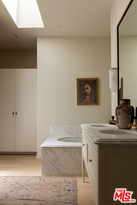 4228 Los Nietos Drive, Los Angeles CA: https://media.crmls.org/mediaz/dad505f4-e635-4b63-8978-b2a205d03a06.jpg