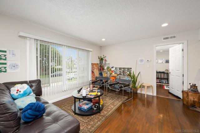 346 El Monte Rd, El Cajon CA: https://media.crmls.org/mediaz/dad591ce-223d-41ef-b1f2-a8b6bd23afb1.jpg