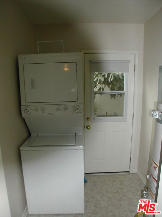 1444 Yale Street, Santa Monica CA: https://media.crmls.org/mediaz/dad5e8a6-18ad-4266-8f2c-0c1a49bd2eef.jpg