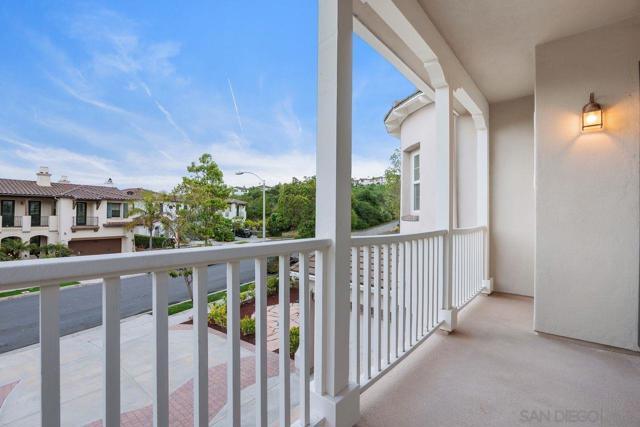 4772 Sunset Heights Ct, San Diego CA: https://media.crmls.org/mediaz/dad6728d-a564-4d94-85ad-72d543e8325b.jpg