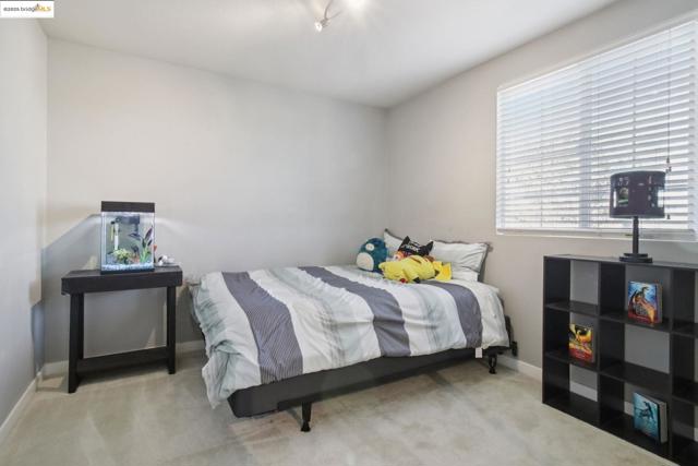 124 Clear Lake Ct, Oakley CA: https://media.crmls.org/mediaz/dad707ea-d8fc-43fb-b9cc-f0c8998fa394.jpg