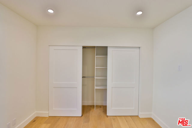 22227 PACIFIC COAST Highway, Malibu CA: https://media.crmls.org/mediaz/dad720ba-a98a-47bd-8eff-20a524588bac.jpg