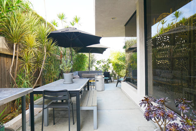 1325 Linda Rosa Avenue, Los Angeles CA: https://media.crmls.org/mediaz/dad7a2fc-c96c-4989-964d-b9deb27b492f.jpg