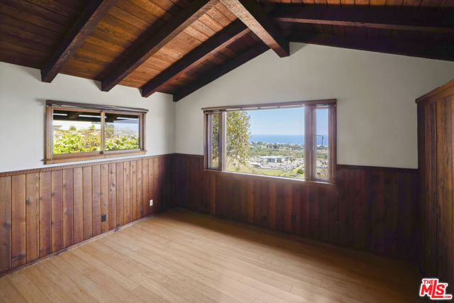 3217 Colony View Circle, Malibu CA: https://media.crmls.org/mediaz/dad80779-6044-469e-9508-c56f29d1a1cb.jpg