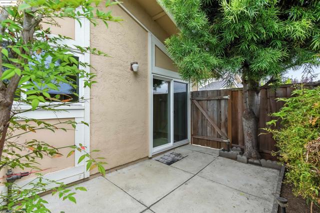 14617 Doolittle Dr, San Leandro CA: https://media.crmls.org/mediaz/dad87adc-894f-42c1-bcd3-20d888f0a017.jpg