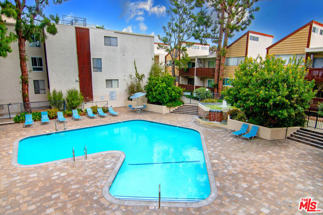 6000 Canterbury Drive, Culver City CA: https://media.crmls.org/mediaz/dad9f2bf-e008-4175-9c14-1dddd692c2e5.jpg
