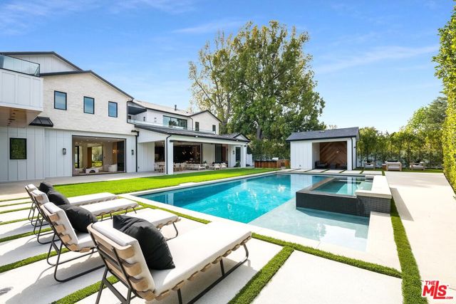 15907 Valley Vista Boulevard, Encino CA: https://media.crmls.org/mediaz/dada2811-4d67-4186-8d6e-1b84311ffc29.jpg
