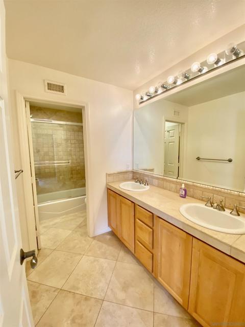 1326 Caminito Arriata, La Jolla CA: https://media.crmls.org/mediaz/dadaa23e-3556-4daf-b58d-4b0760c2180b.jpg