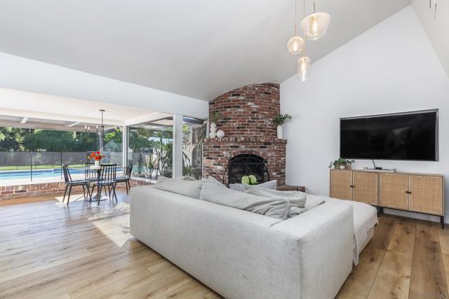 6641 Murray Park Dr, San Diego CA: https://media.crmls.org/mediaz/dadaad0e-93fe-4d49-a444-db2a76331c67.jpg