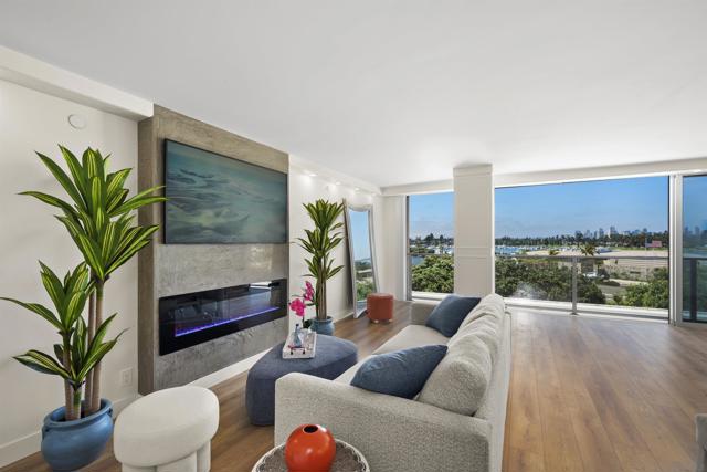 1820 Avenida del Mundo, Coronado CA: https://media.crmls.org/mediaz/dadb7058-75db-4cd2-a28c-9ac6e5f79680.jpg