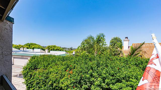 699 Ascot Dr, Vista CA: https://media.crmls.org/mediaz/dadb845e-c07f-49ee-ad93-25bfe7a7e777.jpg