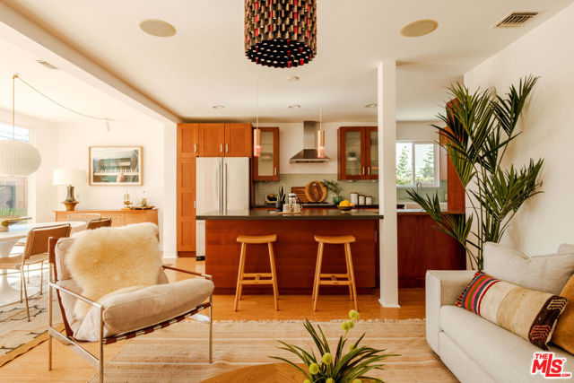 3625 Berryman Avenue, Los Angeles CA: https://media.crmls.org/mediaz/dadbbd1b-8020-4fd7-a2e1-fe12bbb3c288.jpg