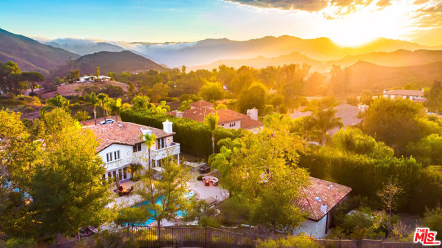 25043 Abercrombie Lane, Calabasas CA: https://media.crmls.org/mediaz/dadc18ee-ccb0-49da-883b-991395184d63.jpg