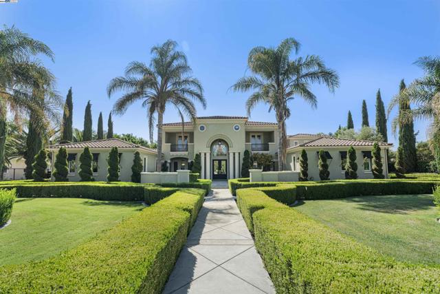 8324 Waterwell Way, Tracy CA: https://media.crmls.org/mediaz/dadcd39f-b70c-443a-a119-59d6d1e1ba82.jpg