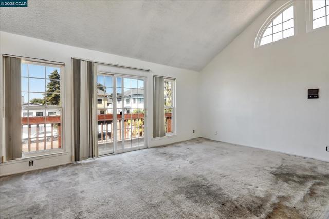1069 16Th St, Oakland CA: https://media.crmls.org/mediaz/dadced7c-a4ac-4c8b-9c16-a67ef801e0e0.jpg
