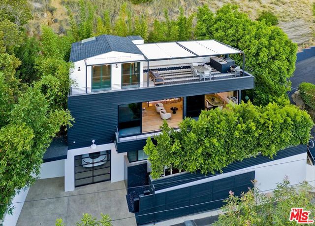 2164 Sunset Plaza Drive, Los Angeles CA: https://media.crmls.org/mediaz/dadd0985-8f26-4a48-bfd4-81ba809e1275.jpg