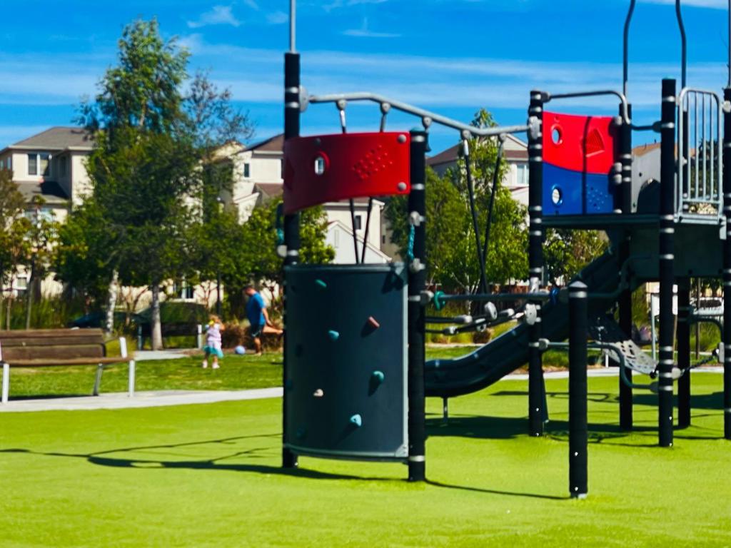https://media.crmls.org/mediaz/daddf45b-9367-4d5d-8700-7e7d1fa068c6.jpg?preset=X-Large