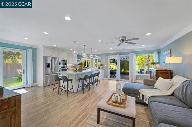 9461 Thunderbird Pl, San Ramon CA: https://media.crmls.org/mediaz/dade4526-3605-48dc-9434-97ea482535f3.jpg