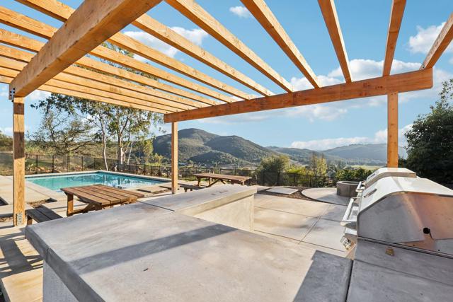 26086 Bear Valley Heights Road, Escondido CA: https://media.crmls.org/mediaz/dae0f5eb-ea8f-4da1-a2ee-ad1376310652.jpg
