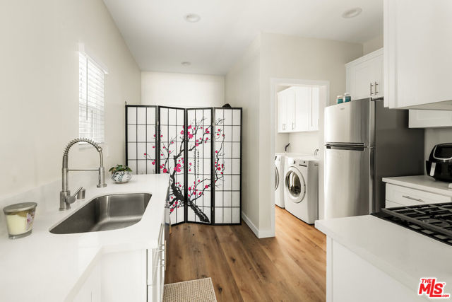 151 S Rexford Drive, Beverly Hills CA: https://media.crmls.org/mediaz/dae1034a-b361-421c-af69-a61c03b678b7.jpg