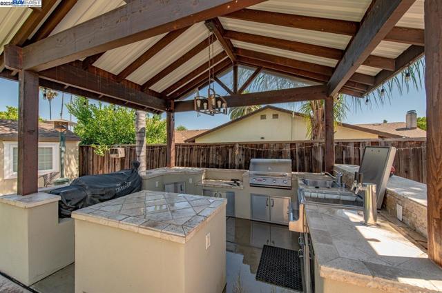 1429 Columbus Ave, Livermore CA: https://media.crmls.org/mediaz/dae1788f-8498-4077-9411-d0ba250dacee.jpg