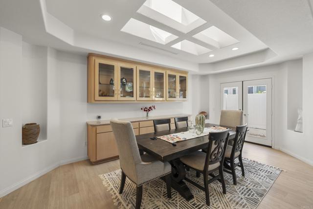 4963 Lamia way, Oceanside CA: https://media.crmls.org/mediaz/dae196ad-e03d-4b0e-9a8b-3fed7a55d253.jpg