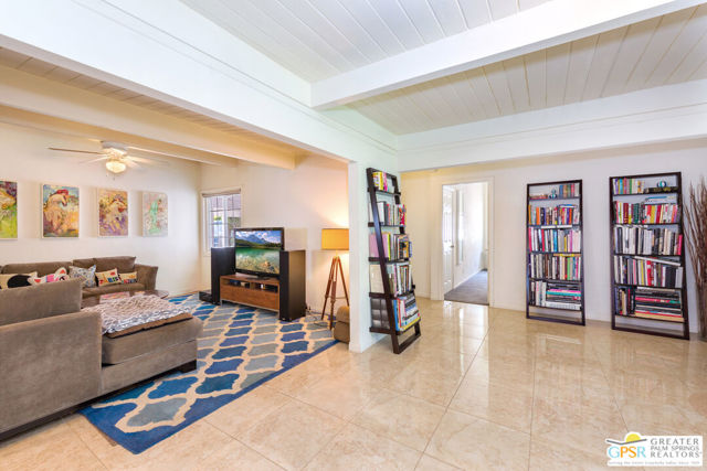 13613 Muscatine Street, Arleta CA: https://media.crmls.org/mediaz/dae19753-183b-4a81-95d9-d6fae0a138c0.jpg
