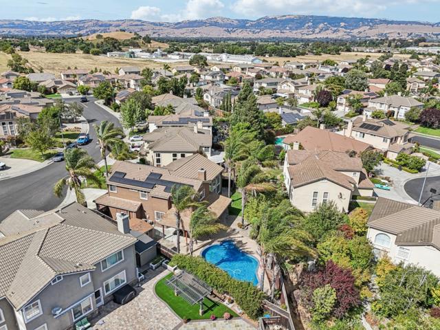 9740 Linnet Court, Gilroy CA: https://media.crmls.org/mediaz/dae1d13d-fae3-4c4c-9124-4dbd54029b0f.jpg