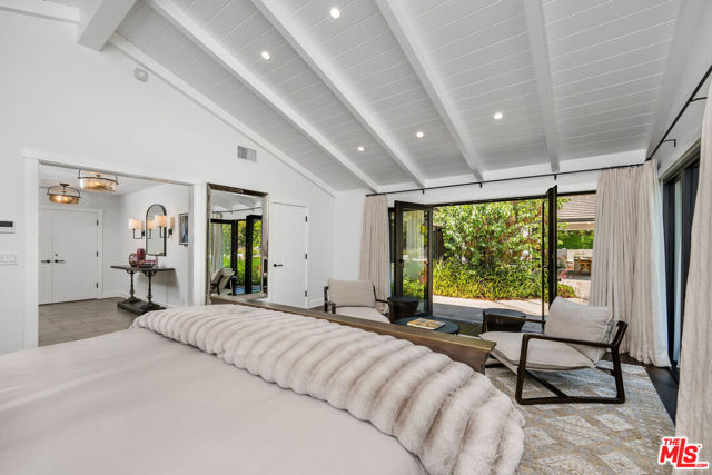 24884 Jim Bridger Road, Hidden Hills CA: https://media.crmls.org/mediaz/dae1e89b-47a3-4739-b268-d86304f589d7.jpg