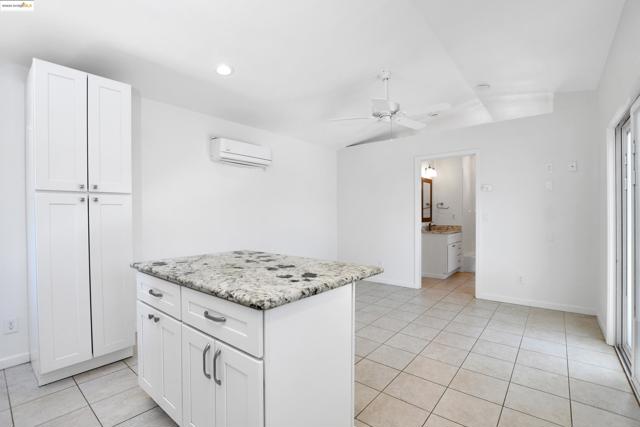 2086 Oakridge Ln, Pittsburg CA: https://media.crmls.org/mediaz/dae1f0d4-0f77-4a31-91b5-3286ad02fd13.jpg