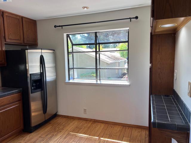 3242 Monika Ln, Hayward CA: https://media.crmls.org/mediaz/dae1f5c9-4d13-4f17-8f19-dcc01a06c5be.jpg