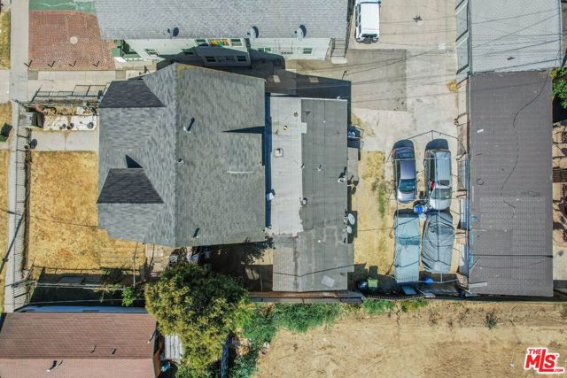 317 W 51st Street, Los Angeles CA: https://media.crmls.org/mediaz/dae21d39-9842-40b5-ae77-08d69cd830e3.jpg