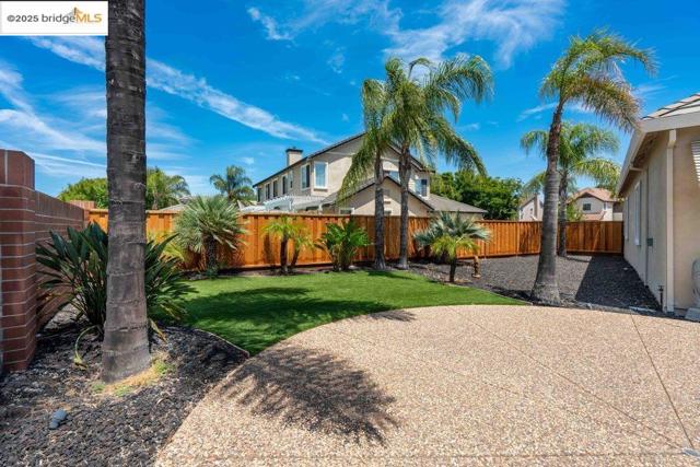 2981 Atherton Pl, Brentwood CA: https://media.crmls.org/mediaz/dae27c28-b092-4029-8ed2-30c57b54892c.jpg