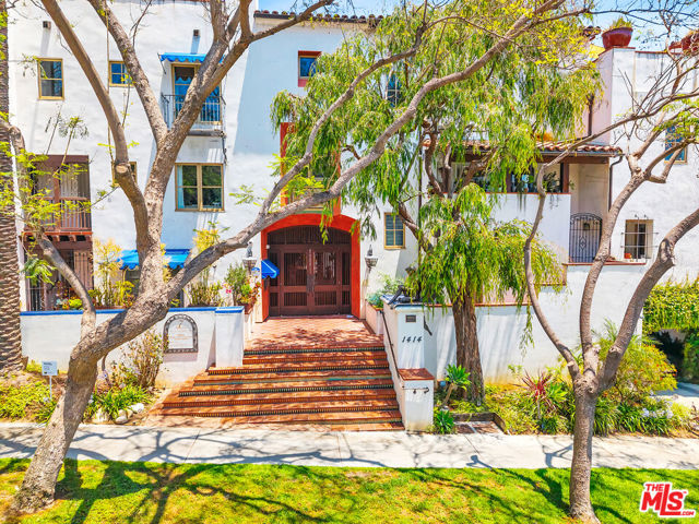 1414 N Harper Avenue, West Hollywood CA: https://media.crmls.org/mediaz/dae27e19-d8bc-4bec-aedd-b154f175ad4c.jpg