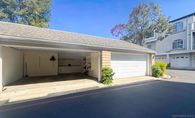 8585 Via Mallorca, La Jolla CA: https://media.crmls.org/mediaz/dae286f6-4cf1-494f-ad52-8f306fd6f9a9.jpg