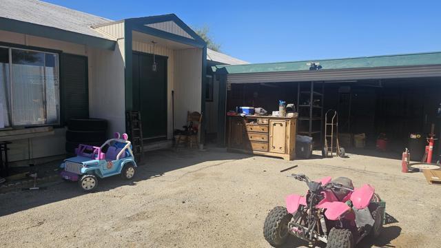2367 Oahu Lane, Thermal CA: https://media.crmls.org/mediaz/dae2d470-b4c7-4051-8577-6aa5b781e068.jpg