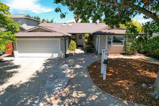 32461 Darlene Way, Union City CA: https://media.crmls.org/mediaz/dae2dd65-c211-4155-8ea7-1755b36fcbf3.jpg