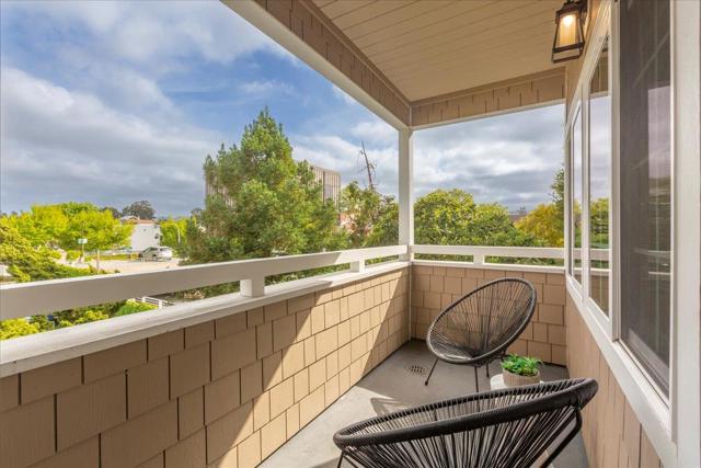 1233 Bellevue Avenue, Burlingame CA: https://media.crmls.org/mediaz/dae373f5-c0df-41ab-bd42-b9c44a0268fd.jpg