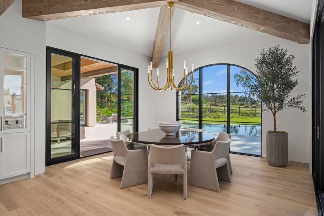 6323 Mimulus, Rancho Santa Fe CA: https://media.crmls.org/mediaz/dae3c56e-ce13-4e82-8bc1-e4cbab634d7a.jpg