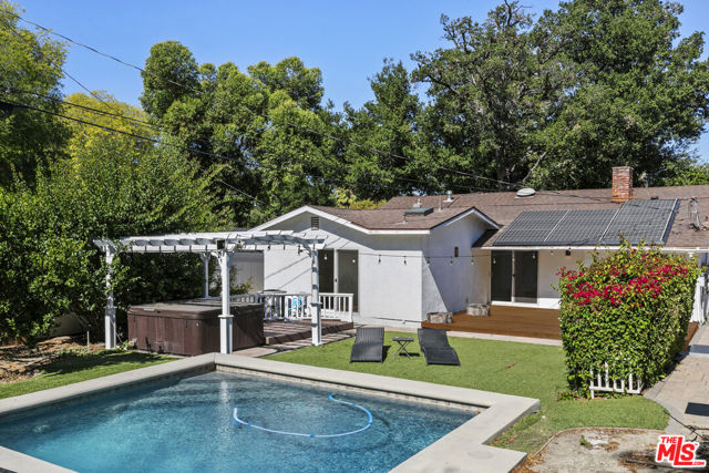 4949 San Feliciano Drive, Woodland Hills CA: https://media.crmls.org/mediaz/dae43daa-5ade-46a4-af44-f75649f114e5.jpg