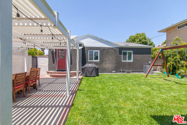 3920 W Clark Avenue, Burbank CA: https://media.crmls.org/mediaz/dae4423e-6abc-4287-b9ee-2b93d84c74ac.jpg