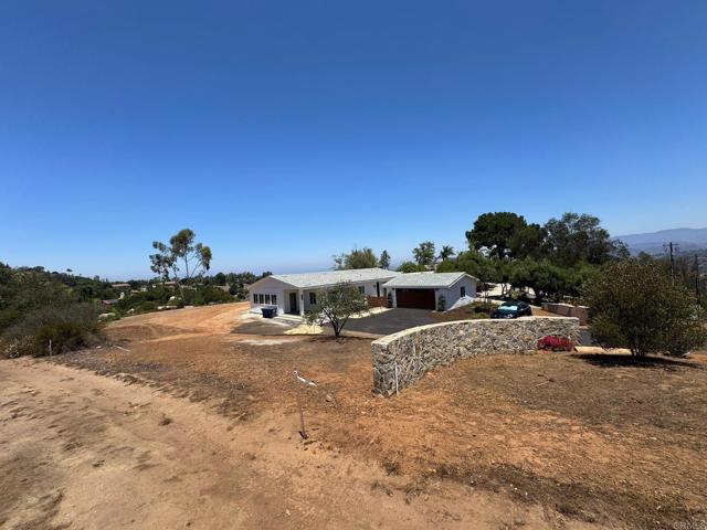 28676 Mountain Lilac Road, Escondido CA: https://media.crmls.org/mediaz/dae47657-cce9-4cb3-9d48-c1efb30a4d06.jpg