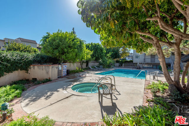 15167 Magnolia Boulevard, E photo 30