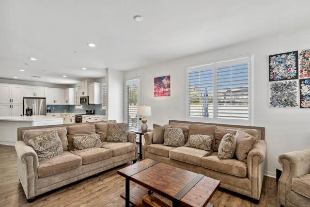 Detail Gallery Image 10 of 34 For 4203 Calle Del Vista, Oceanside,  CA 92057 - 4 Beds | 3 Baths