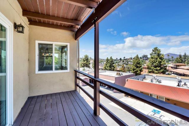 8060 Lemon Ave, La Mesa CA: https://media.crmls.org/mediaz/dae53687-f2ea-4fe3-8294-985bab564aa4.jpg