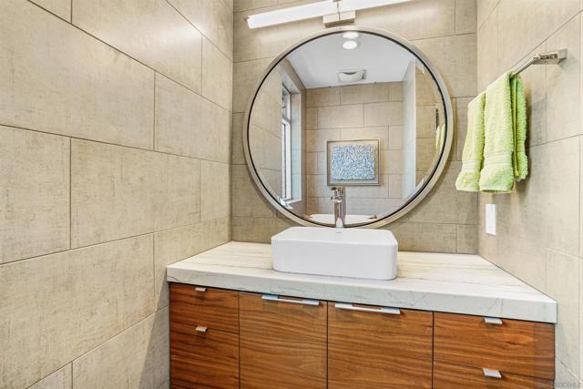 3740 Park Blvd, San Diego CA: https://media.crmls.org/mediaz/dae5ce51-d4d8-4e85-90b4-064da6d7f970.jpg