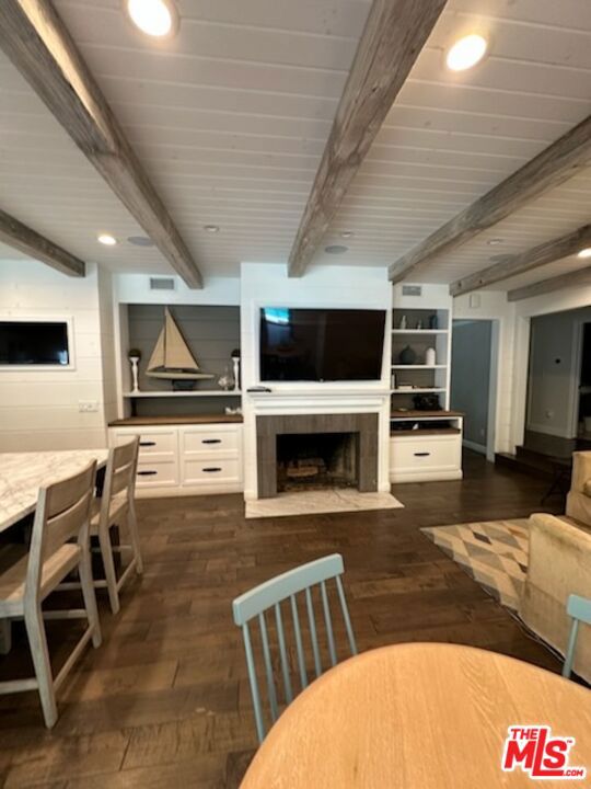 12722 Halkirk Street, Studio City CA: https://media.crmls.org/mediaz/dae639f0-a026-4046-8011-854451e0660d.jpg