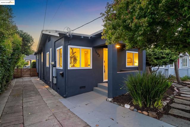1642 10Th St, Berkeley CA: https://media.crmls.org/mediaz/dae77cce-d4c3-4d81-a6e7-22fd76c4fb0c.jpg