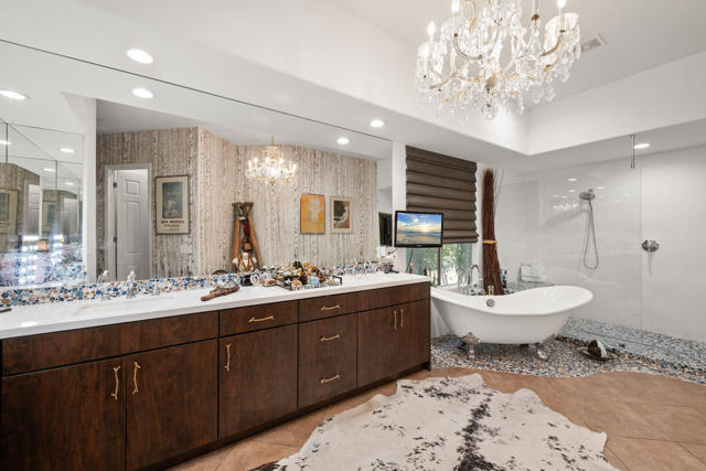 7 Chopin Court, Rancho Mirage CA: https://media.crmls.org/mediaz/dae820e7-5c0e-46bb-9ae8-e96c3882ab66.jpg
