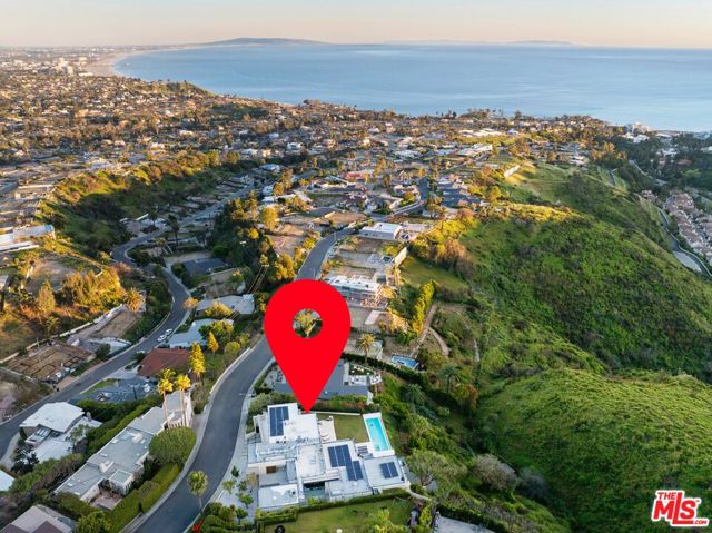 971 Enchanted Way, Pacific Palisades CA: https://media.crmls.org/mediaz/dae92b41-70f9-4489-8eee-3af314e8d518.jpg